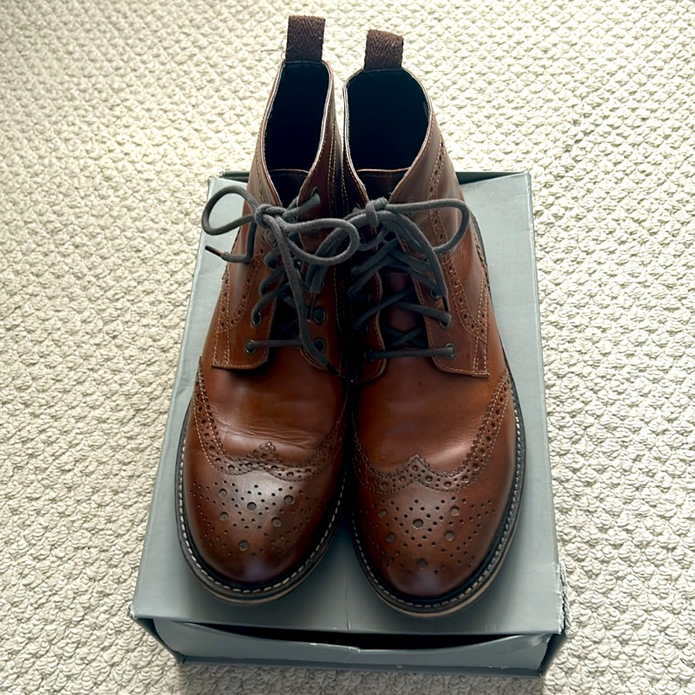 Men’s brown wingtip boots